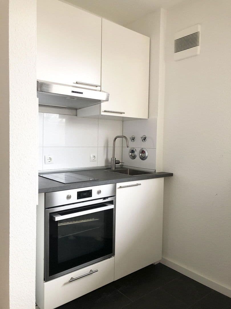 Pronájem bytu 1+1 36 m², Benzenbergstr. 51, Düsseldorf, Severní Porýní-Vestfálsko Pronájem bytu 1+1 36 m², Benzenbergstr. 51, Düsseldorf, Severní Porýní-Vestfálsko