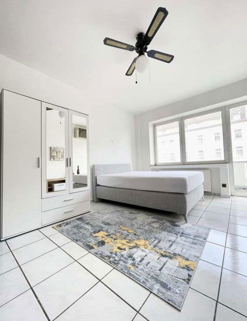 Pronájem bytu 1+1 30 m², Corneliusstr. 101, Düsseldorf, Severní Porýní-Vestfálsko Pronájem bytu 1+1 30 m², Corneliusstr. 101, Düsseldorf, Severní Porýní-Vestfálsko