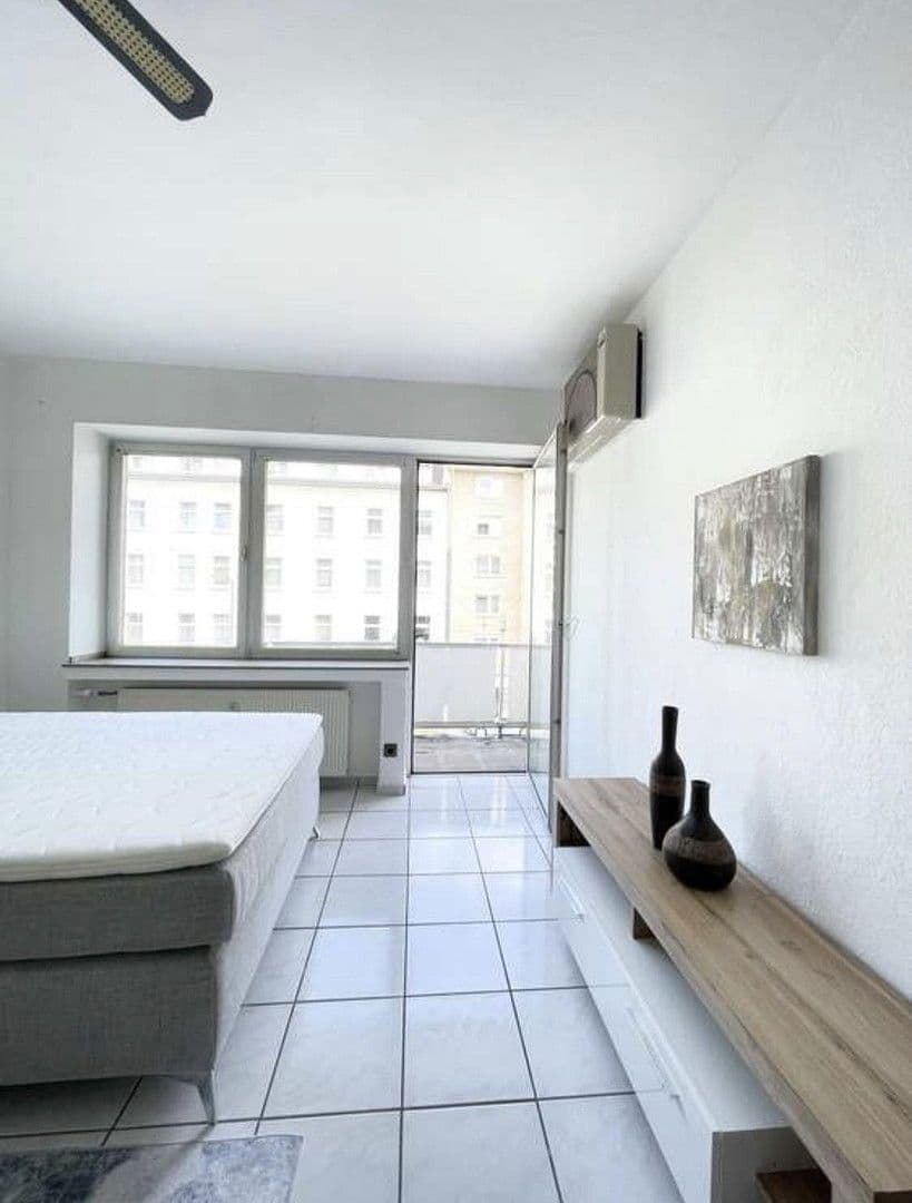 Pronájem bytu 1+1 30 m², Corneliusstr. 101, Düsseldorf, Severní Porýní-Vestfálsko Pronájem bytu 1+1 30 m², Corneliusstr. 101, Düsseldorf, Severní Porýní-Vestfálsko