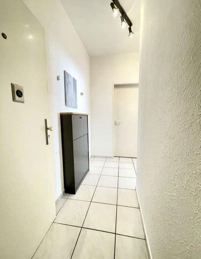 Pronájem bytu 1+1 30 m², Corneliusstr. 101, Düsseldorf, Severní Porýní-Vestfálsko Pronájem bytu 1+1 30 m², Corneliusstr. 101, Düsseldorf, Severní Porýní-Vestfálsko