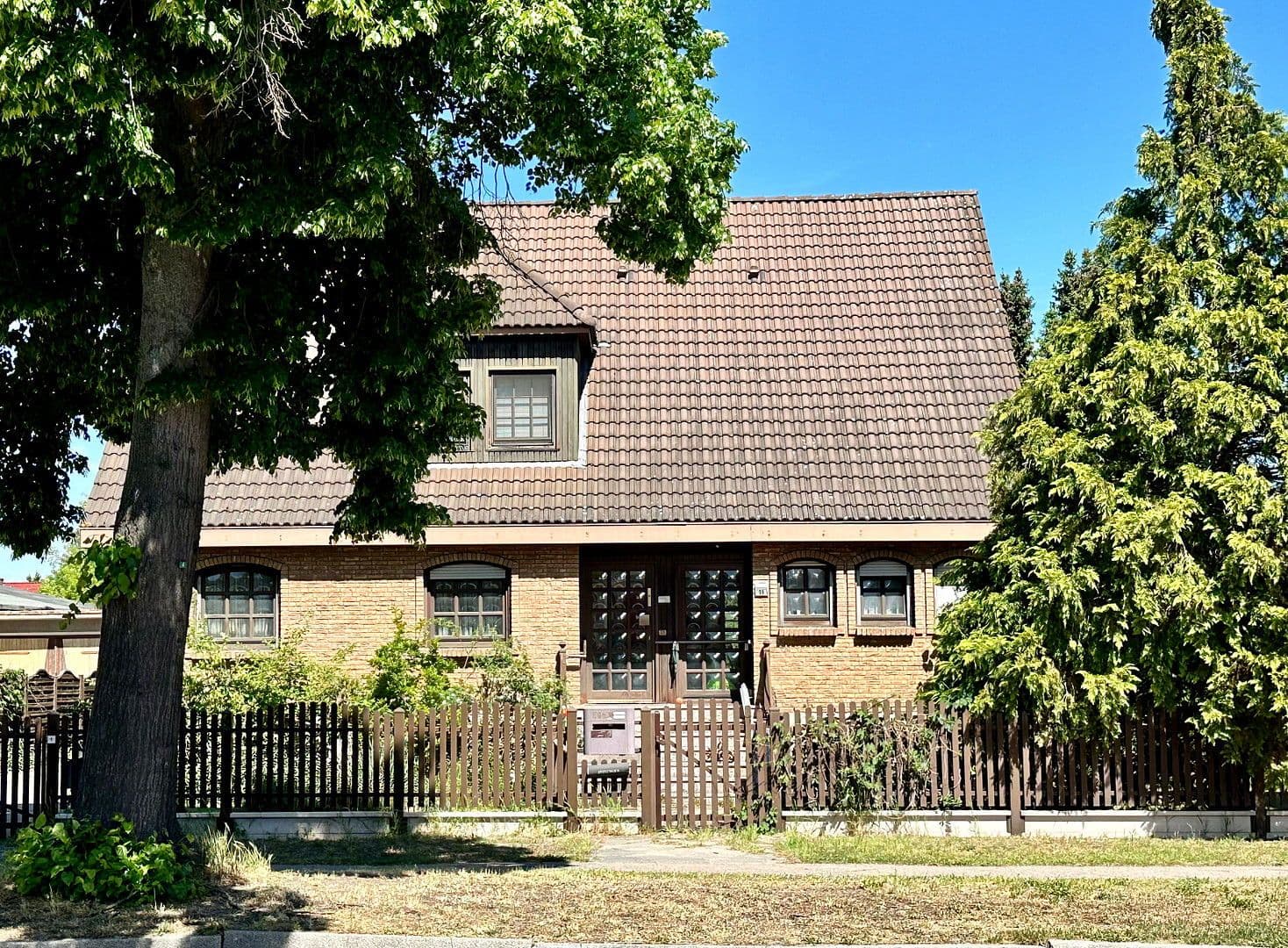 Prodej domu 258 m², pozemek 1.400 m², Falkensee, Braniborsko Prodej domu 258 m², pozemek 1.400 m², Falkensee, Braniborsko