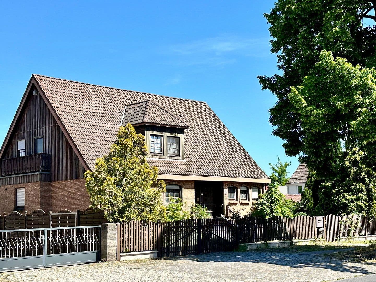 Prodej domu 258 m², pozemek 1.400 m², Falkensee, Braniborsko Prodej domu 258 m², pozemek 1.400 m², Falkensee, Braniborsko