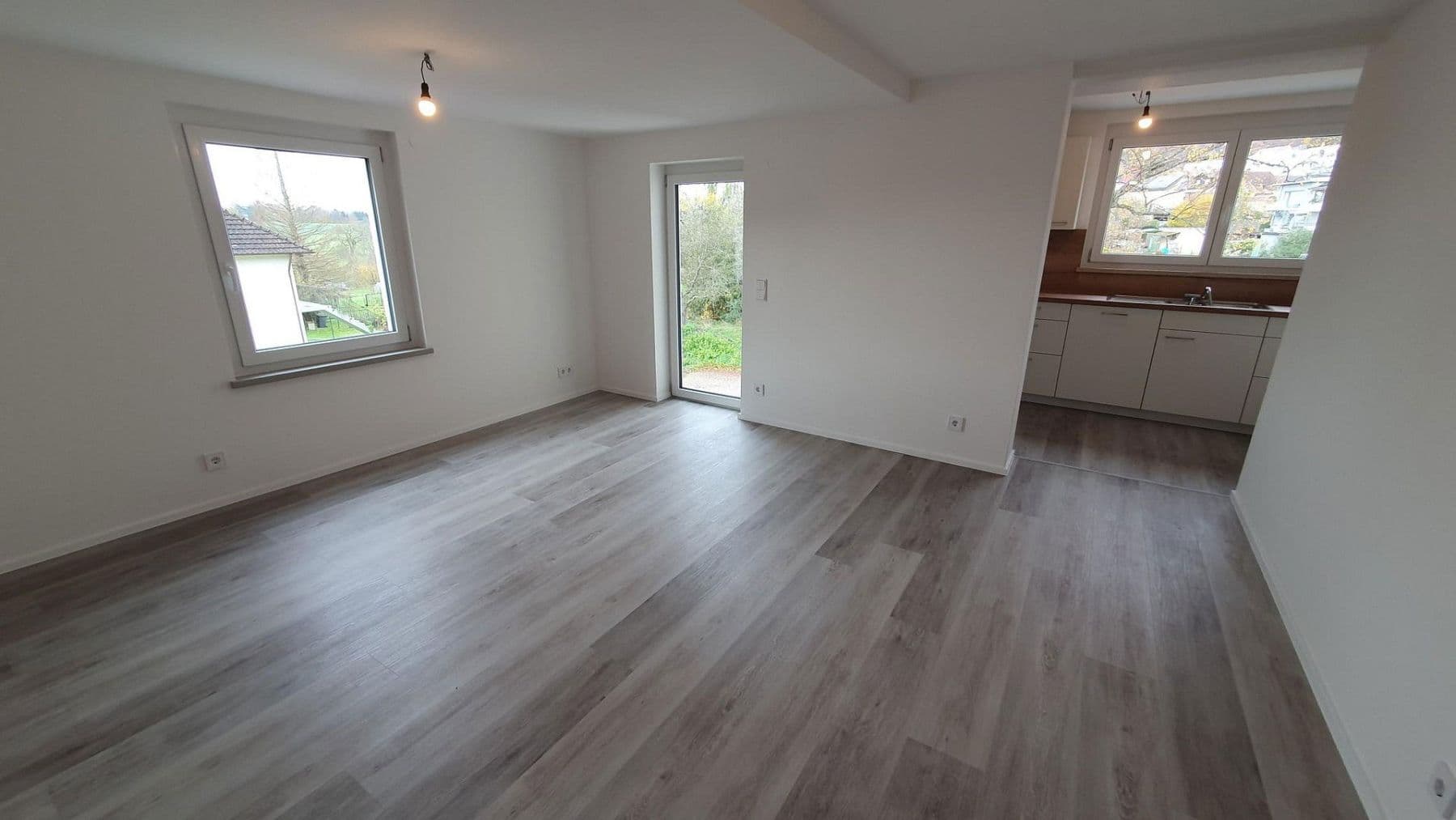 Pronájem bytu 2+kk 87 m², Rheinstraße 14, Gailingen am Hochrhein, Bádensko-Württembersko Pronájem bytu 2+kk 87 m², Rheinstraße 14, Gailingen am Hochrhein, Bádensko-Württembersko