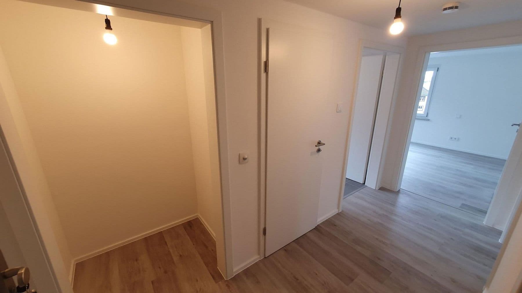 Pronájem bytu 2+kk 87 m², Rheinstraße 14, Gailingen am Hochrhein, Bádensko-Württembersko Pronájem bytu 2+kk 87 m², Rheinstraße 14, Gailingen am Hochrhein, Bádensko-Württembersko