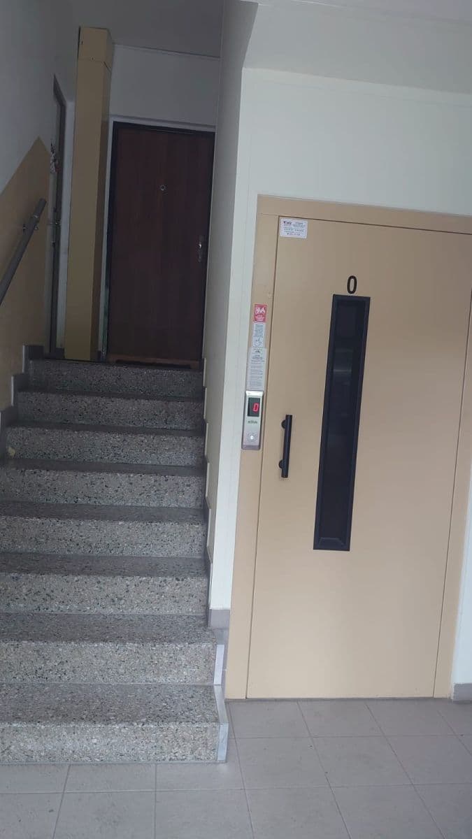 Pronájem bytu 2+1 57 m², Fibichova, Karlovy Vary, Karlovarský kraj Pronájem bytu 2+1 57 m², Fibichova, Karlovy Vary, Karlovarský kraj