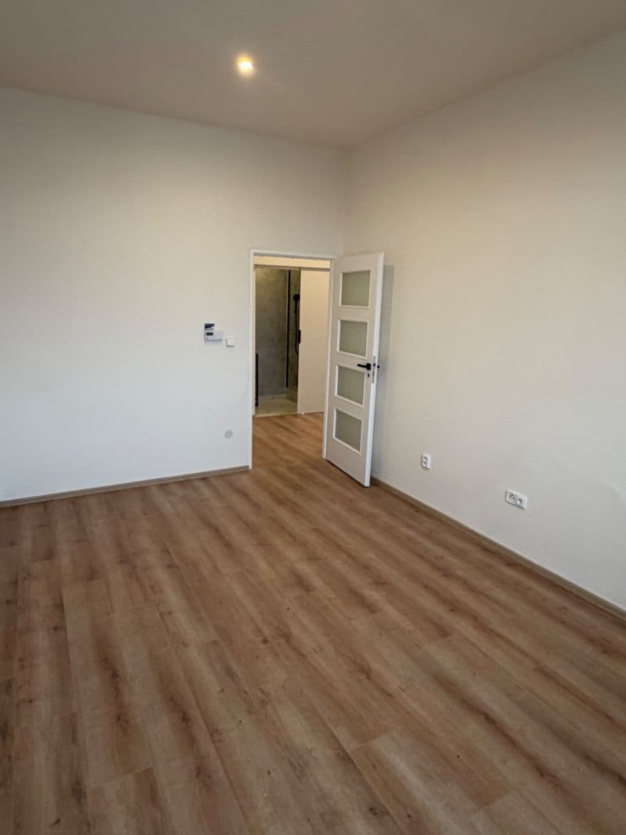 Prodej bytu 3+1 60 m², Veltrusy, Středočeský kraj Prodej bytu 3+1 60 m², Veltrusy, Středočeský kraj
