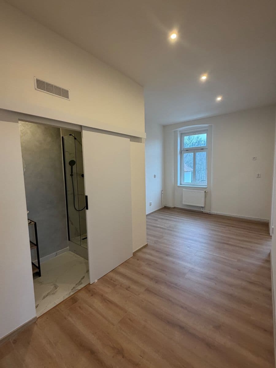 Prodej bytu 3+1 60 m², Veltrusy, Středočeský kraj Prodej bytu 3+1 60 m², Veltrusy, Středočeský kraj