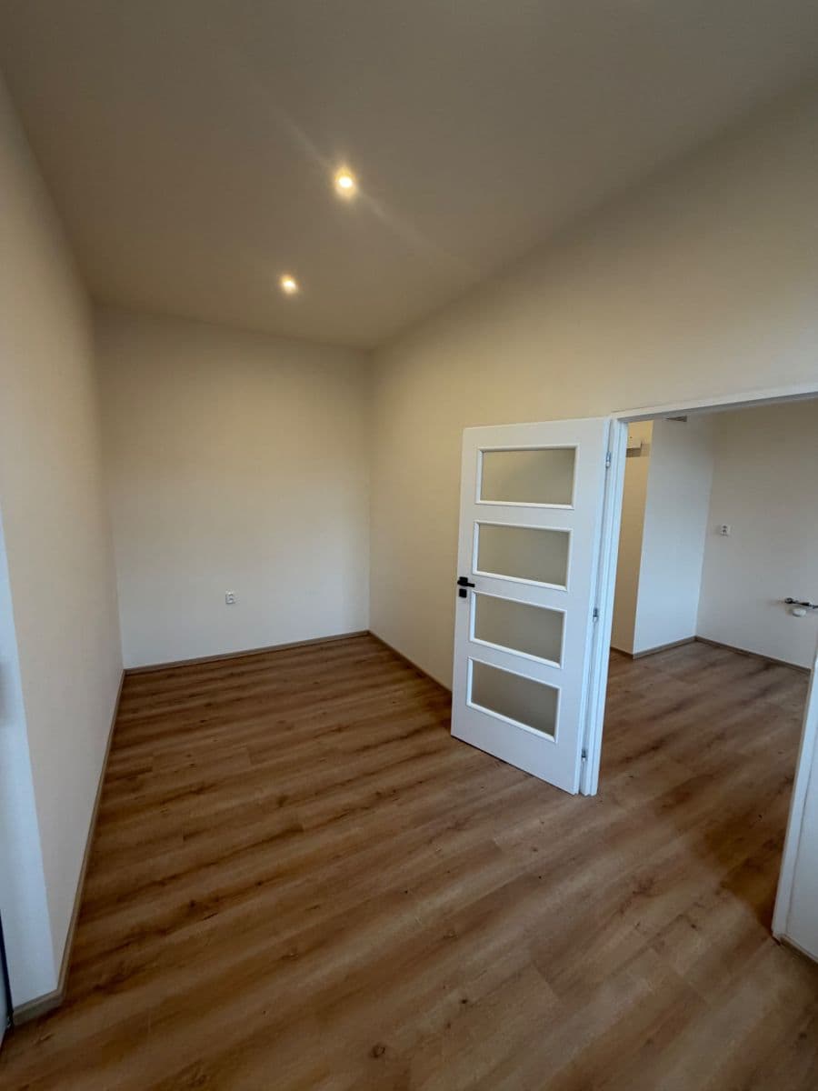 Prodej bytu 3+1 60 m², Veltrusy, Středočeský kraj Prodej bytu 3+1 60 m², Veltrusy, Středočeský kraj