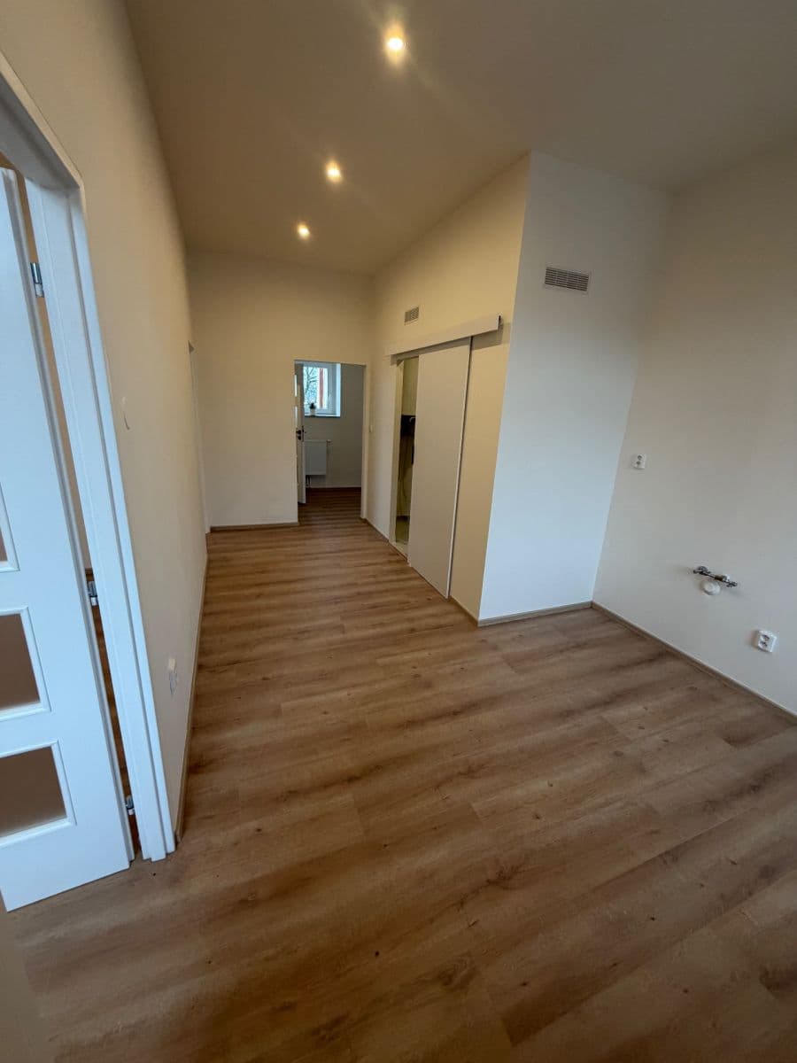 Prodej bytu 3+1 60 m², Veltrusy, Středočeský kraj Prodej bytu 3+1 60 m², Veltrusy, Středočeský kraj