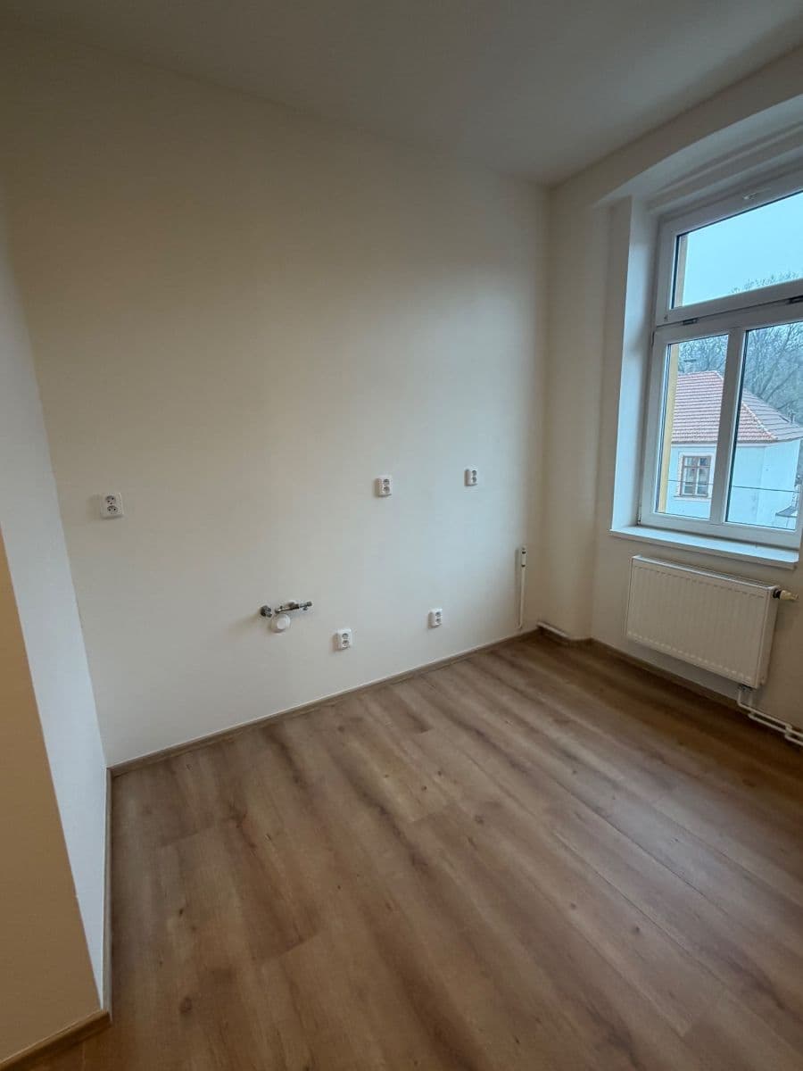 Prodej bytu 3+1 60 m², Veltrusy, Středočeský kraj Prodej bytu 3+1 60 m², Veltrusy, Středočeský kraj