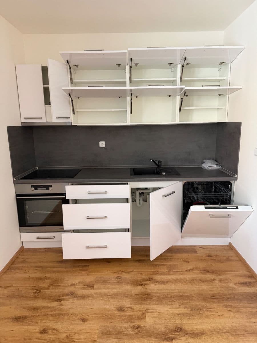 Prodej bytu 1+kk 37 m², Ukrajinská, Ostrava, Moravskoslezský kraj Prodej bytu 1+kk 37 m², Ukrajinská, Ostrava, Moravskoslezský kraj