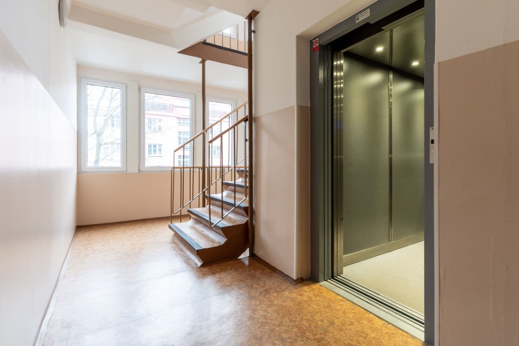 Prodej bytu 3+1 76 m², Na Vrších, Praha, Praha Prodej bytu 3+1 76 m², Na Vrších, Praha, Praha