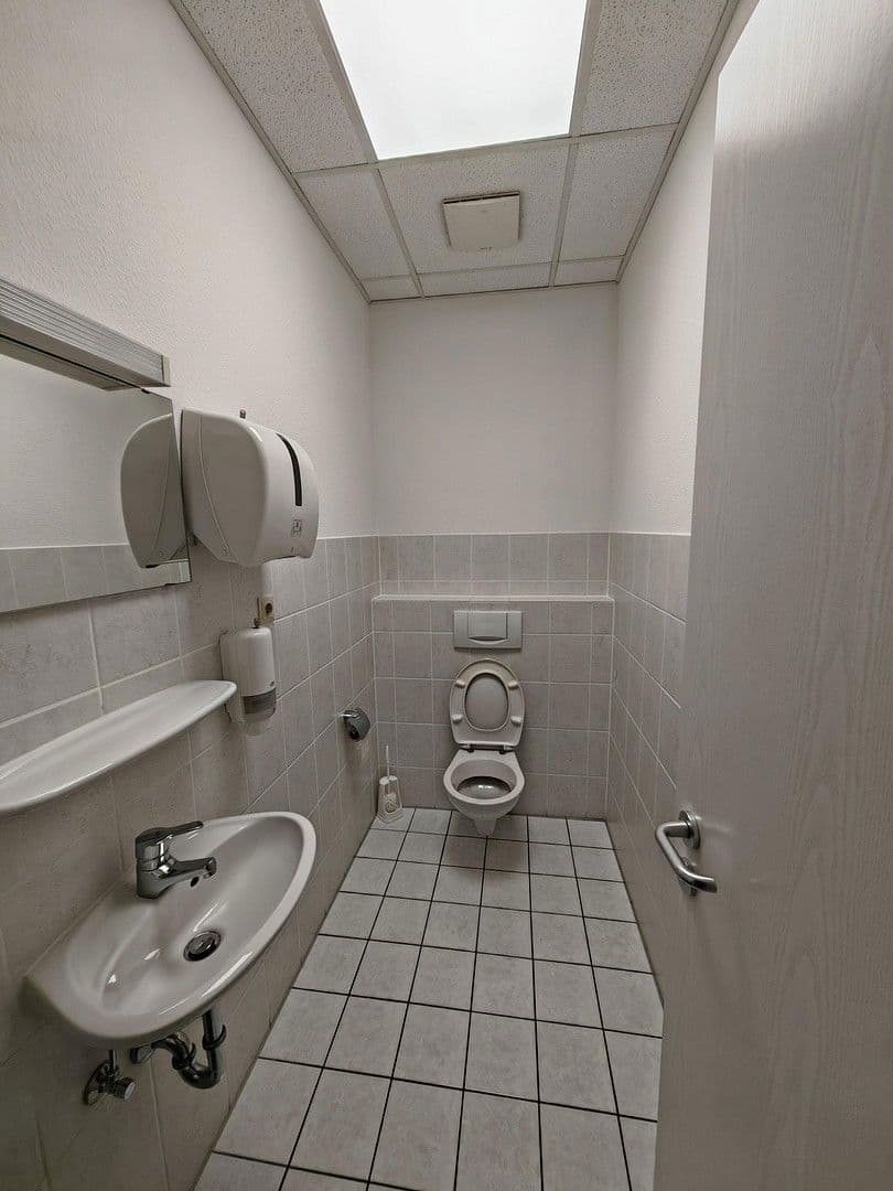 Pronájem kanceláře 71 m², Hauptstr. 47a, Bruchköbel, Hessen Pronájem kanceláře 71 m², Hauptstr. 47a, Bruchköbel, Hessen