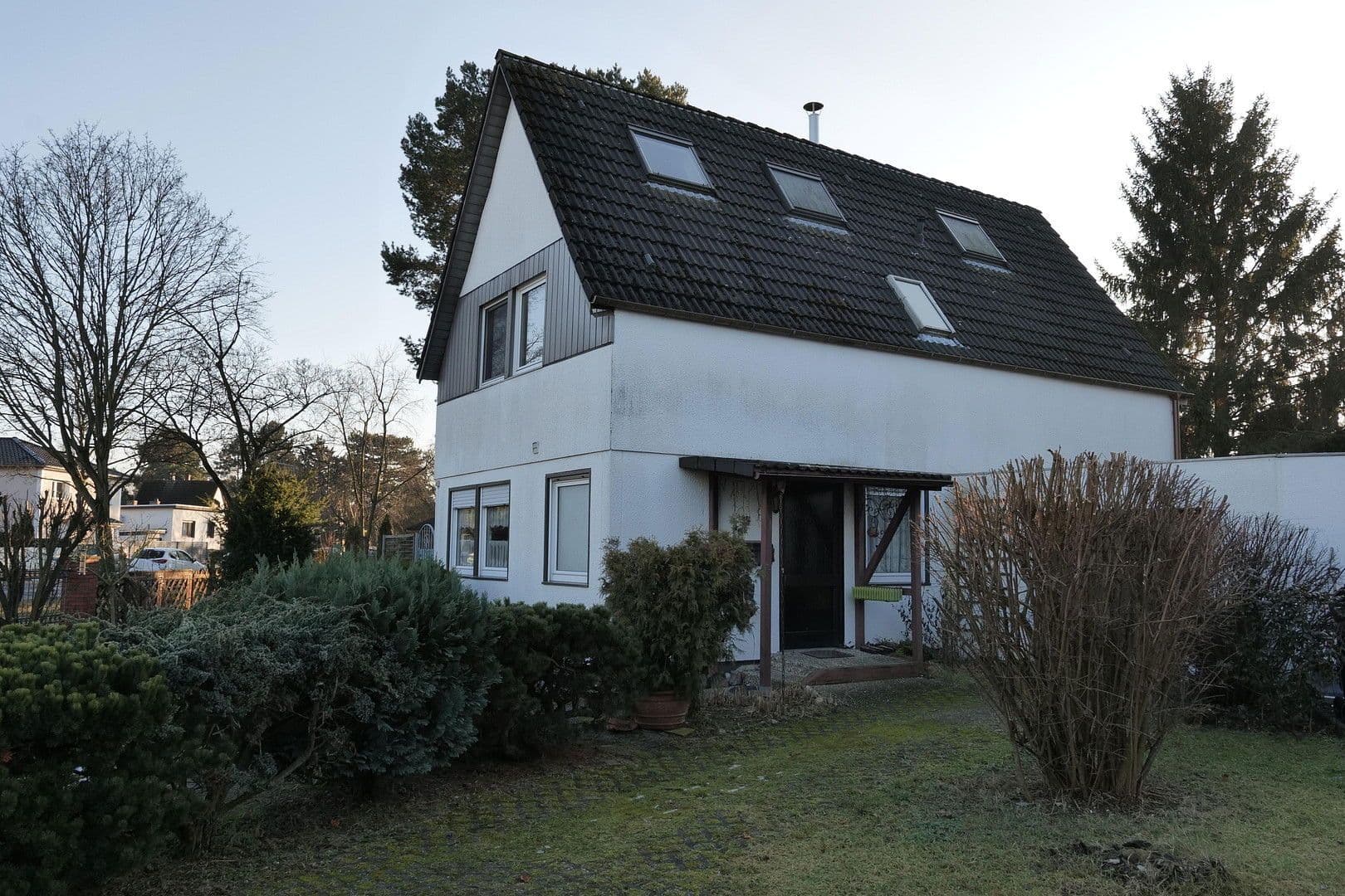 Prodej domu 120 m², pozemek 341 m², Krokusstraße 14, Berlin-Rudow, Berlín Prodej domu 120 m², pozemek 341 m², Krokusstraße 14, Berlin-Rudow, Berlín