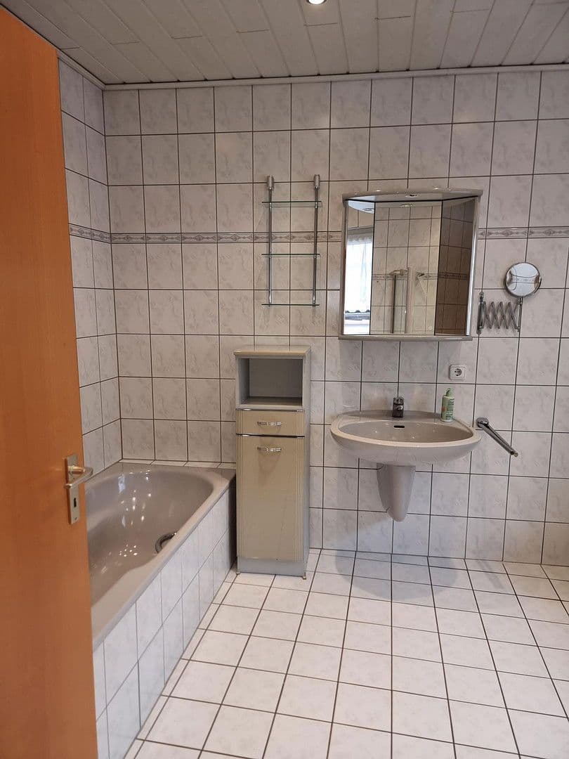 Prodej domu 110 m², pozemek 133 m², Friedrichstraße 44, Mainz-Kostheim, Hessen Prodej domu 110 m², pozemek 133 m², Friedrichstraße 44, Mainz-Kostheim, Hessen