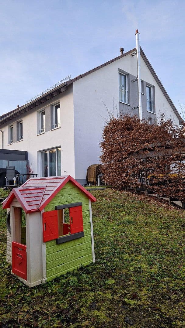 Prodej domu 136 m², pozemek 203 m², Holderweg 28, Nürtingen, Bádensko-Württembersko Prodej domu 136 m², pozemek 203 m², Holderweg 28, Nürtingen, Bádensko-Württembersko