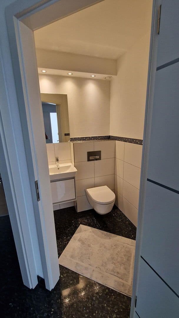 Prodej domu 136 m², pozemek 203 m², Holderweg 28, Nürtingen, Bádensko-Württembersko Prodej domu 136 m², pozemek 203 m², Holderweg 28, Nürtingen, Bádensko-Württembersko