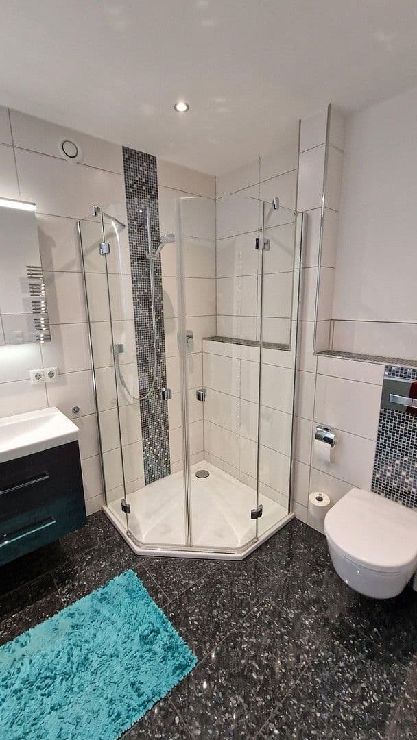 Prodej domu 136 m², pozemek 203 m², Holderweg 28, Nürtingen, Bádensko-Württembersko Prodej domu 136 m², pozemek 203 m², Holderweg 28, Nürtingen, Bádensko-Württembersko