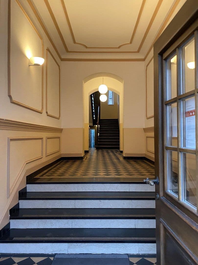 Pronájem bytu 3+1 90 m², Herzogstr. 85, München, Bavorsko Pronájem bytu 3+1 90 m², Herzogstr. 85, München, Bavorsko