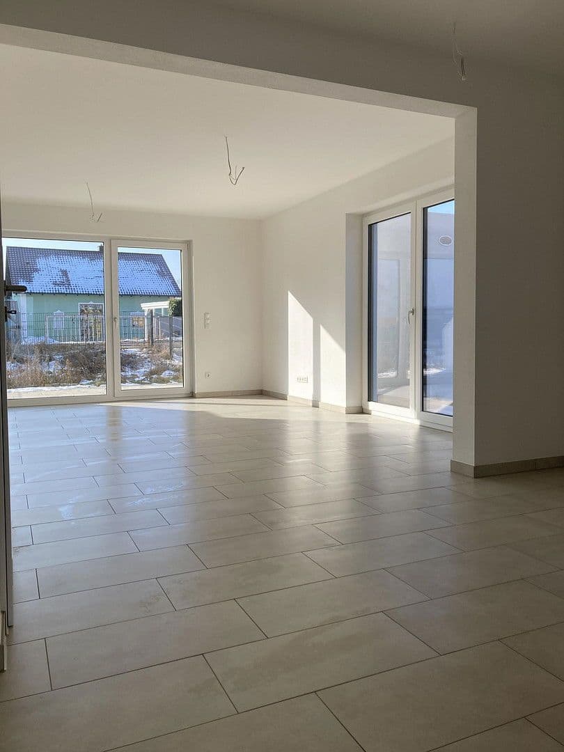 Pronájem domu 139 m², pozemek 329 m², Donaustauf, Bavorsko Pronájem domu 139 m², pozemek 329 m², Donaustauf, Bavorsko