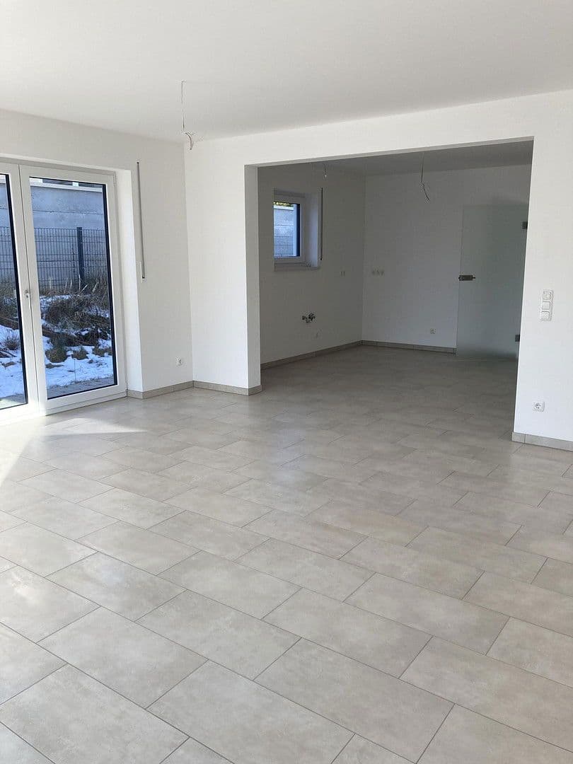 Pronájem domu 139 m², pozemek 329 m², Donaustauf, Bavorsko Pronájem domu 139 m², pozemek 329 m², Donaustauf, Bavorsko