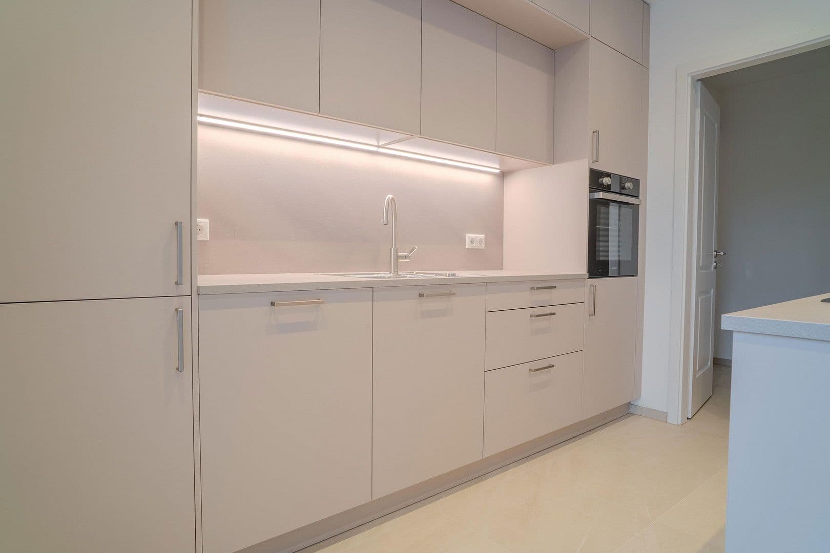 Pronájem bytu 4+1 145 m², An den Postwiesen 1, Frankfurt am Main, Hessen Pronájem bytu 4+1 145 m², An den Postwiesen 1, Frankfurt am Main, Hessen