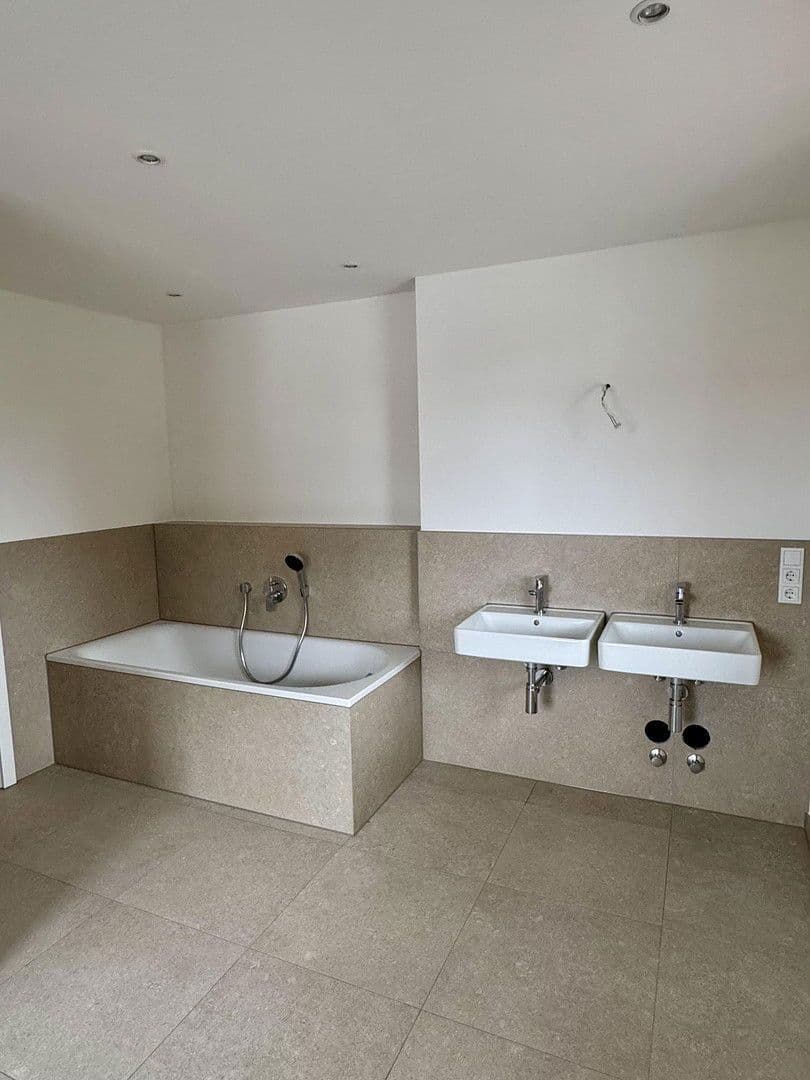 Pronájem bytu 5+1 135 m², Happinger Straße 66, Rosenheim, Bavorsko Pronájem bytu 5+1 135 m², Happinger Straße 66, Rosenheim, Bavorsko