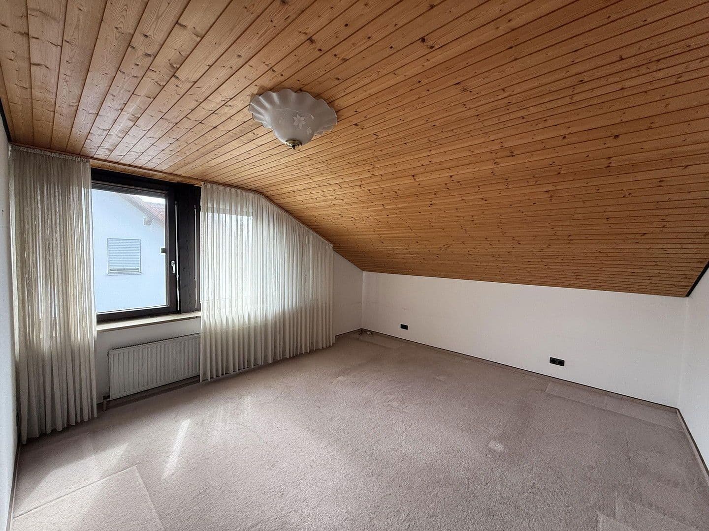 Prodej domu 193 m², pozemek 777 m², Neumarkt in der Oberpfalz, Bavorsko Prodej domu 193 m², pozemek 777 m², Neumarkt in der Oberpfalz, Bavorsko