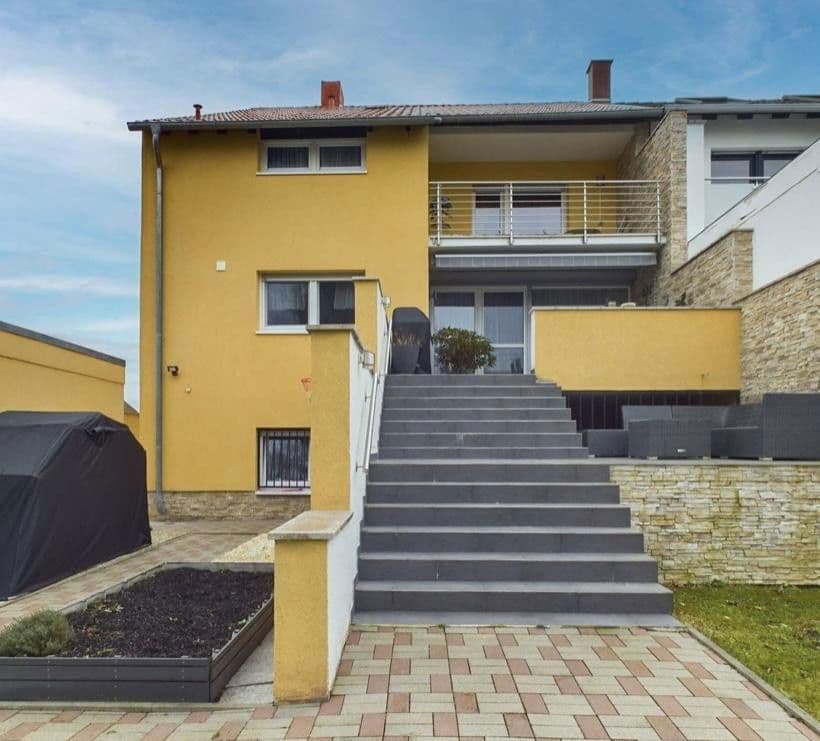 Prodej domu 186 m², pozemek 579 m², Horst-Schork-Str. 93, Ludwigshafen, Porýní-Falc Prodej domu 186 m², pozemek 579 m², Horst-Schork-Str. 93, Ludwigshafen, Porýní-Falc