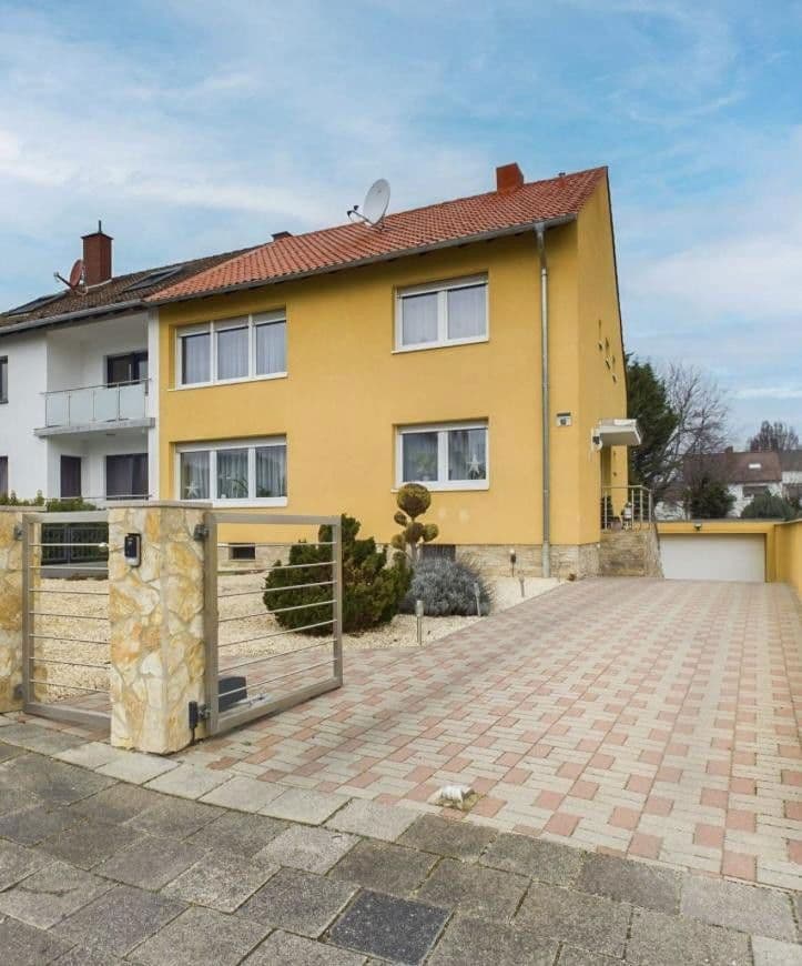 Prodej domu 186 m², pozemek 579 m², Horst-Schork-Str. 93, Ludwigshafen, Porýní-Falc Prodej domu 186 m², pozemek 579 m², Horst-Schork-Str. 93, Ludwigshafen, Porýní-Falc
