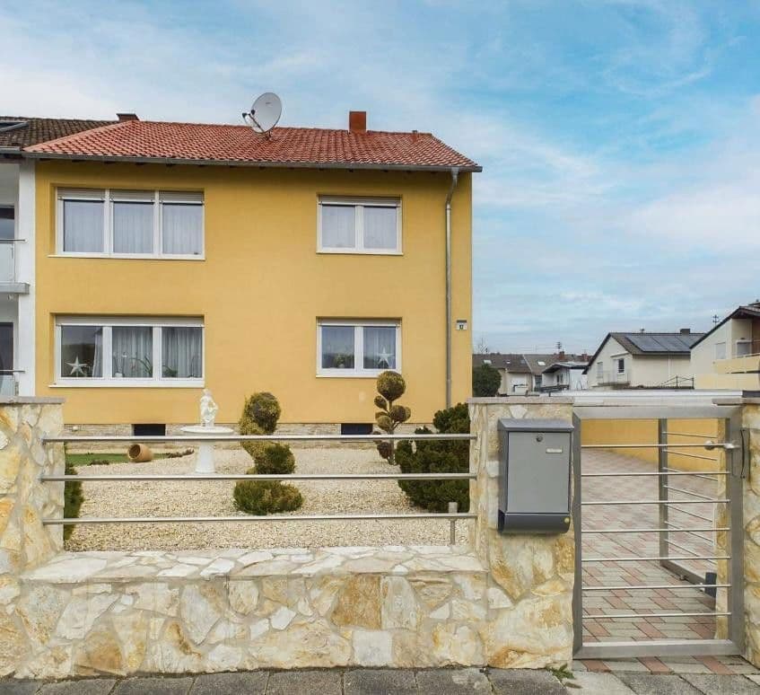 Prodej domu 186 m², pozemek 579 m², Horst-Schork-Str. 93, Ludwigshafen, Porýní-Falc Prodej domu 186 m², pozemek 579 m², Horst-Schork-Str. 93, Ludwigshafen, Porýní-Falc