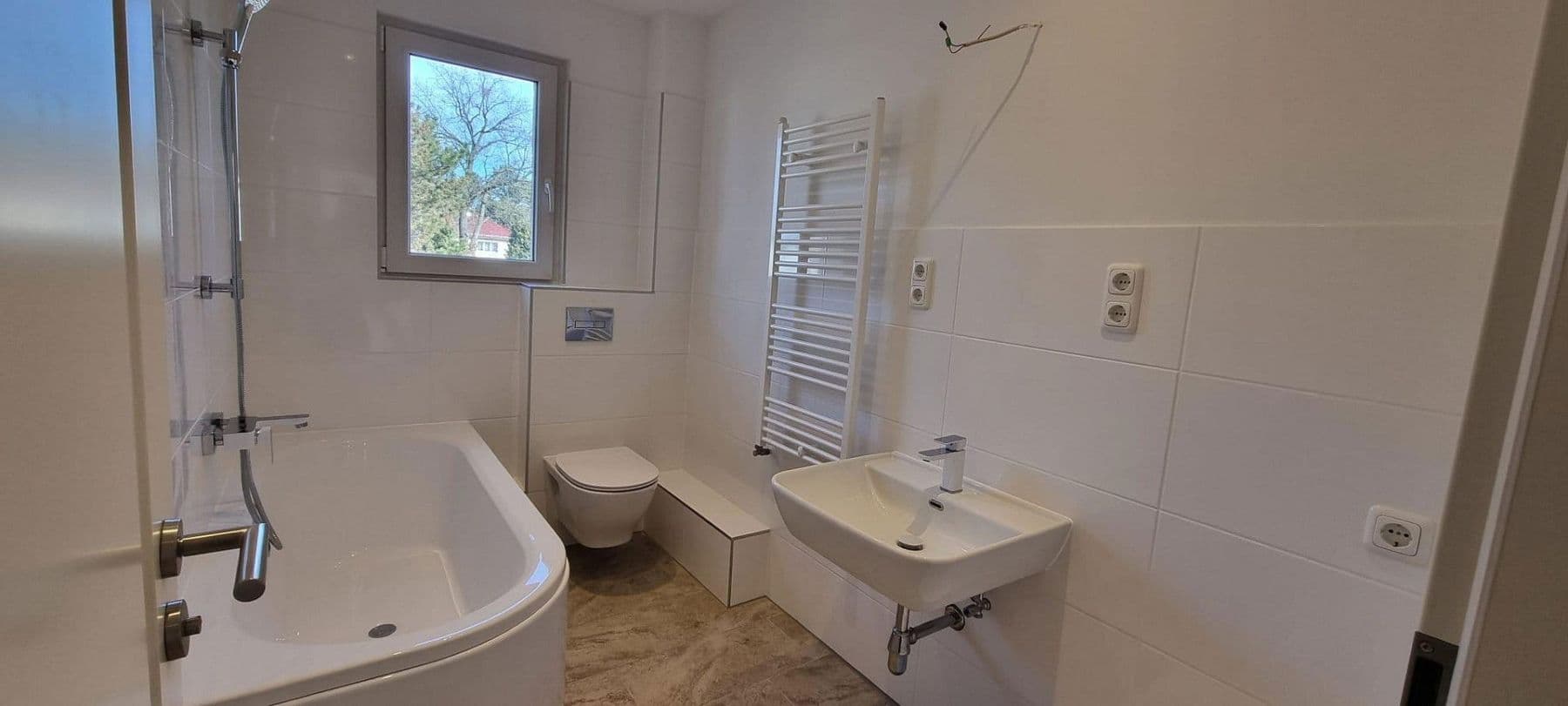 Pronájem bytu 4+1 115 m², Akazienallee 24, Berlin, Berlín Pronájem bytu 4+1 115 m², Akazienallee 24, Berlin, Berlín