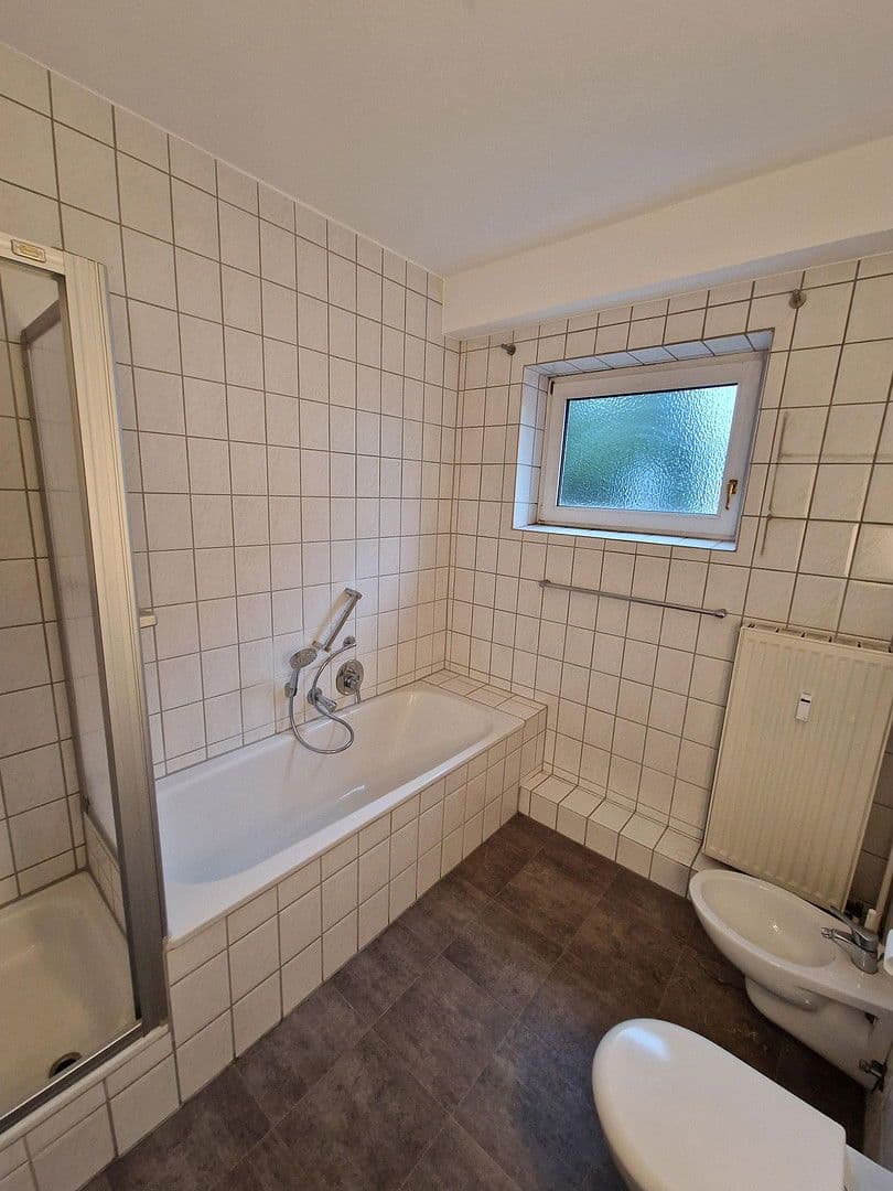 Pronájem bytu 3+1 95 m², Volkhausenstraße 21, Bad Salzuflen, Severní Porýní-Vestfálsko Pronájem bytu 3+1 95 m², Volkhausenstraße 21, Bad Salzuflen, Severní Porýní-Vestfálsko