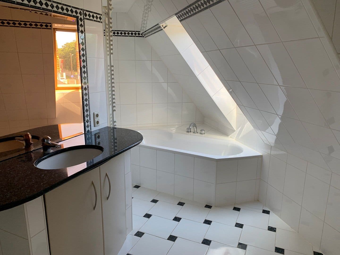 Prodej domu 232 m², pozemek 579 m², Artlenburger Landstr. 8, Adendorf, Dolní Sasko Prodej domu 232 m², pozemek 579 m², Artlenburger Landstr. 8, Adendorf, Dolní Sasko