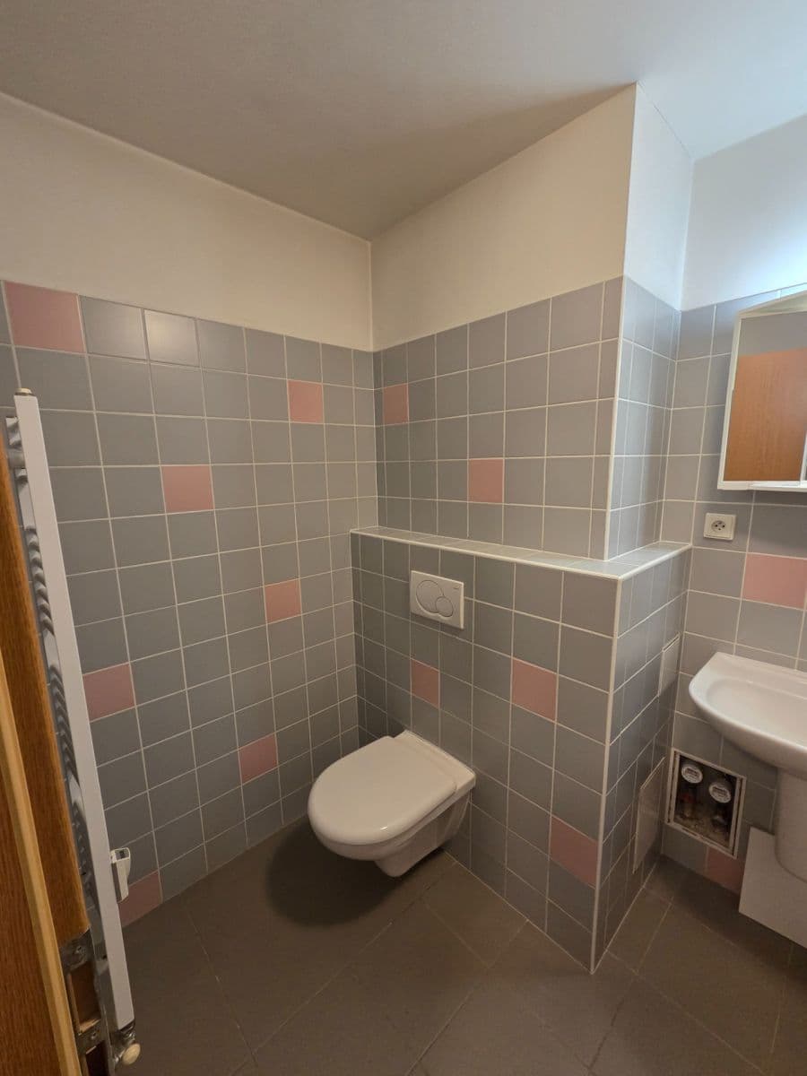 Pronájem bytu 1+kk 41 m², Na Slatince, Praha, Praha Pronájem bytu 1+kk 41 m², Na Slatince, Praha, Praha