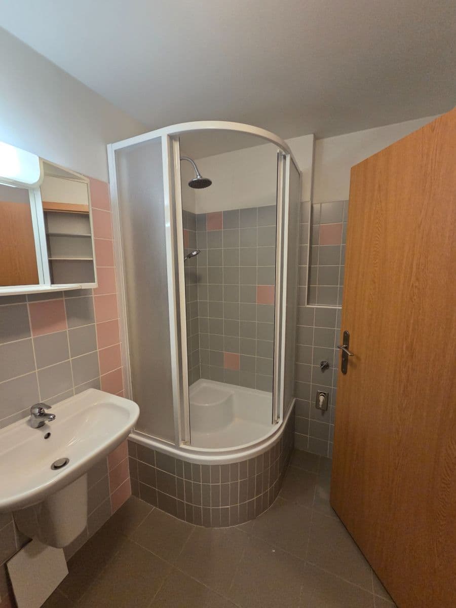 Pronájem bytu 1+kk 41 m², Na Slatince, Praha, Praha Pronájem bytu 1+kk 41 m², Na Slatince, Praha, Praha