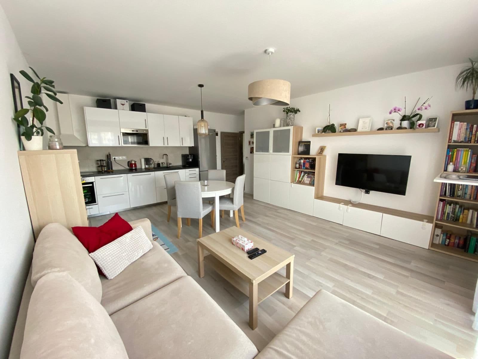 Pronájem bytu 2+kk 52 m², Uherova, Chýně, Středočeský kraj Pronájem bytu 2+kk 52 m², Uherova, Chýně, Středočeský kraj