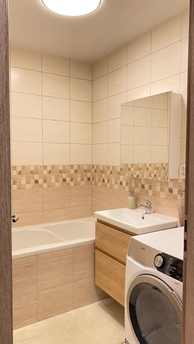 Pronájem bytu 2+kk 52 m², Uherova, Chýně, Středočeský kraj Pronájem bytu 2+kk 52 m², Uherova, Chýně, Středočeský kraj