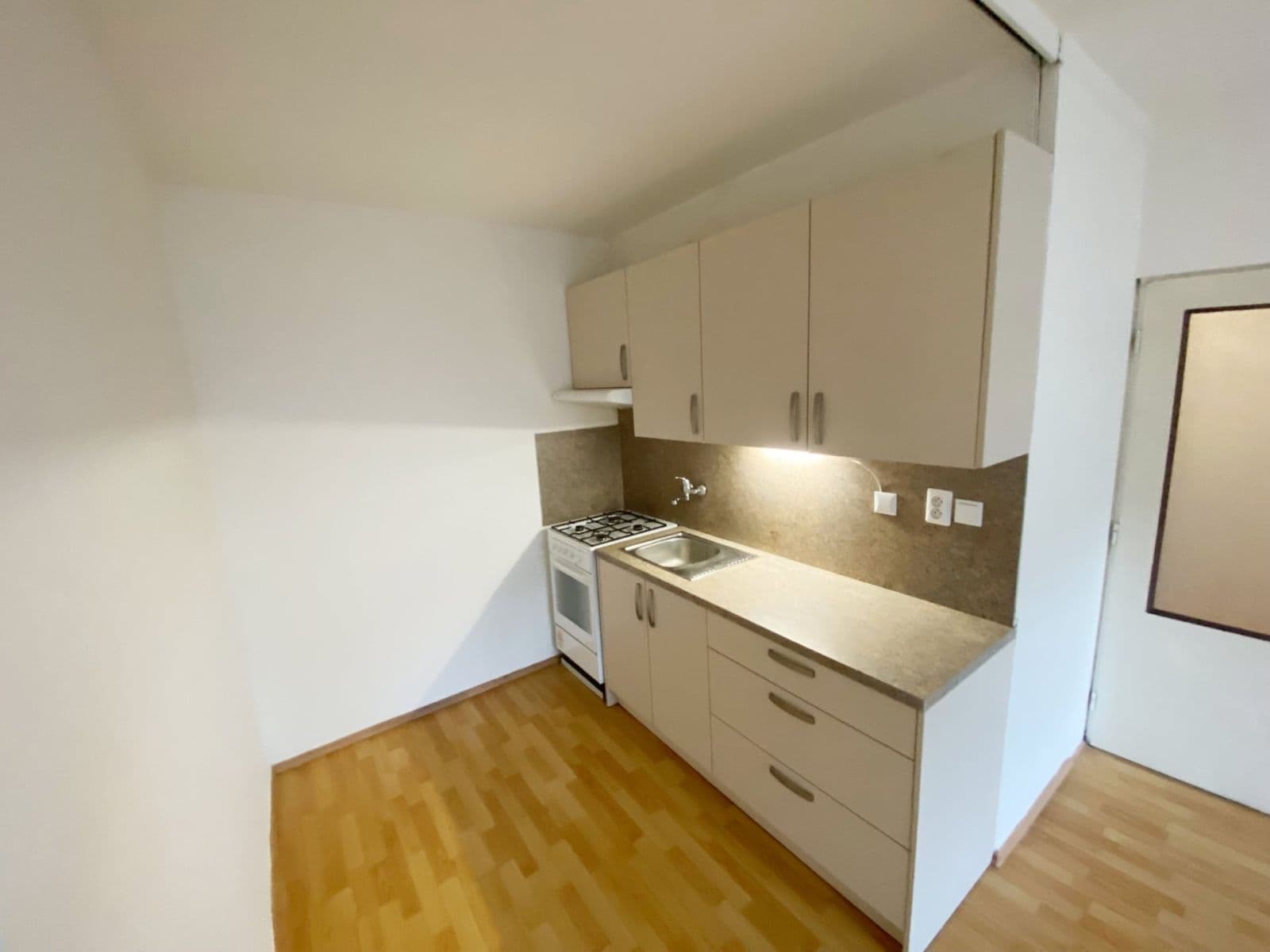 Pronájem bytu 2+kk 40 m², Jetelová, Praha, Praha Pronájem bytu 2+kk 40 m², Jetelová, Praha, Praha