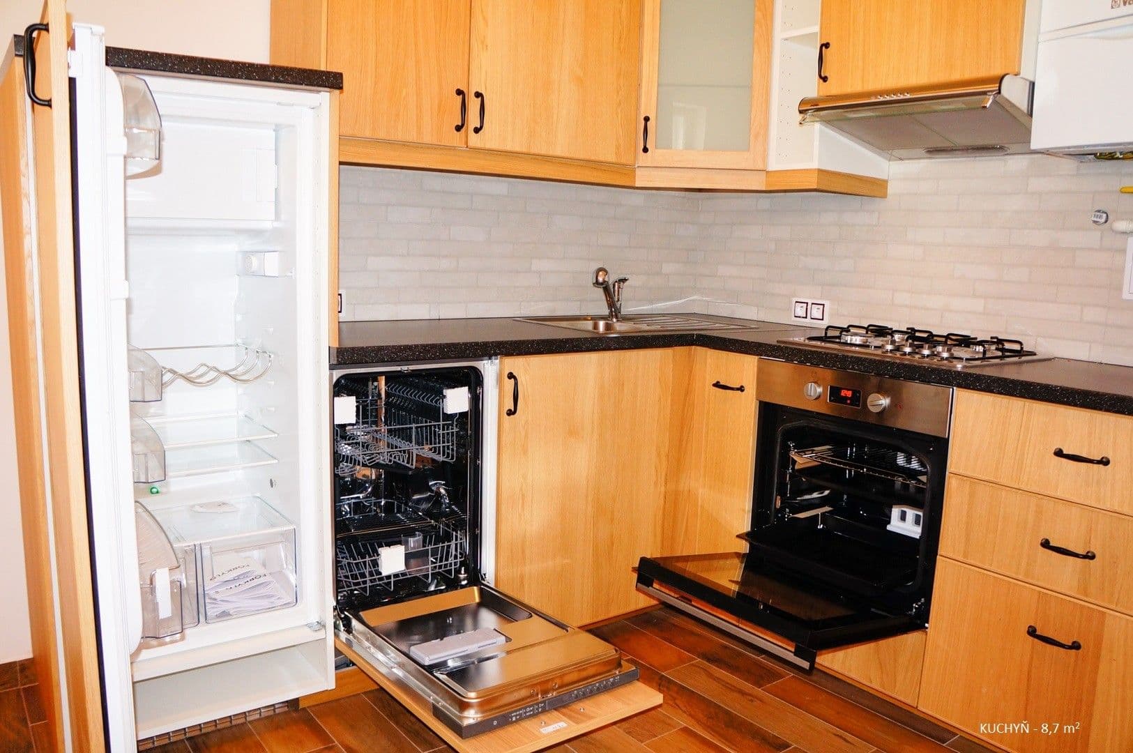 Pronájem bytu 3+1 80 m², Karlovo náměstí, Praha, Praha Pronájem bytu 3+1 80 m², Karlovo náměstí, Praha, Praha