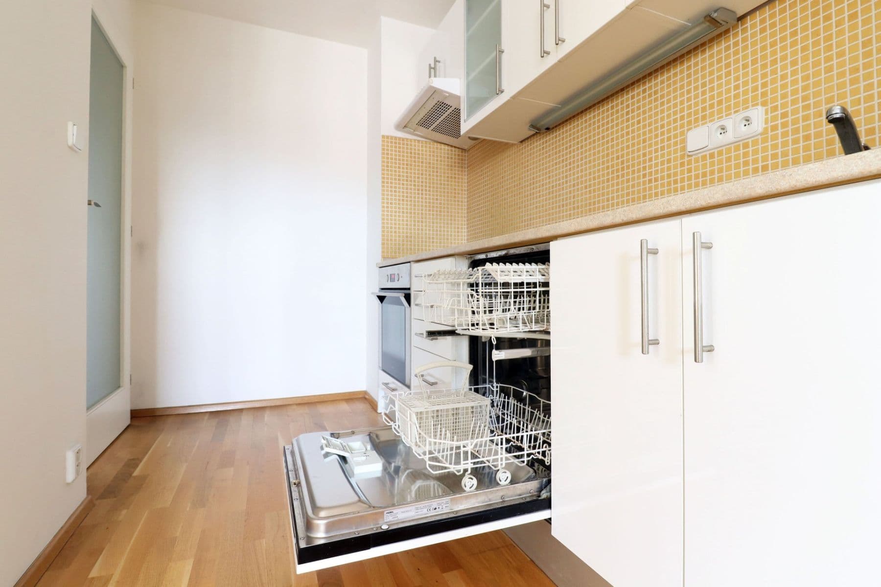 Pronájem bytu 1+kk 46 m², Hradeckých, Praha, Praha Pronájem bytu 1+kk 46 m², Hradeckých, Praha, Praha