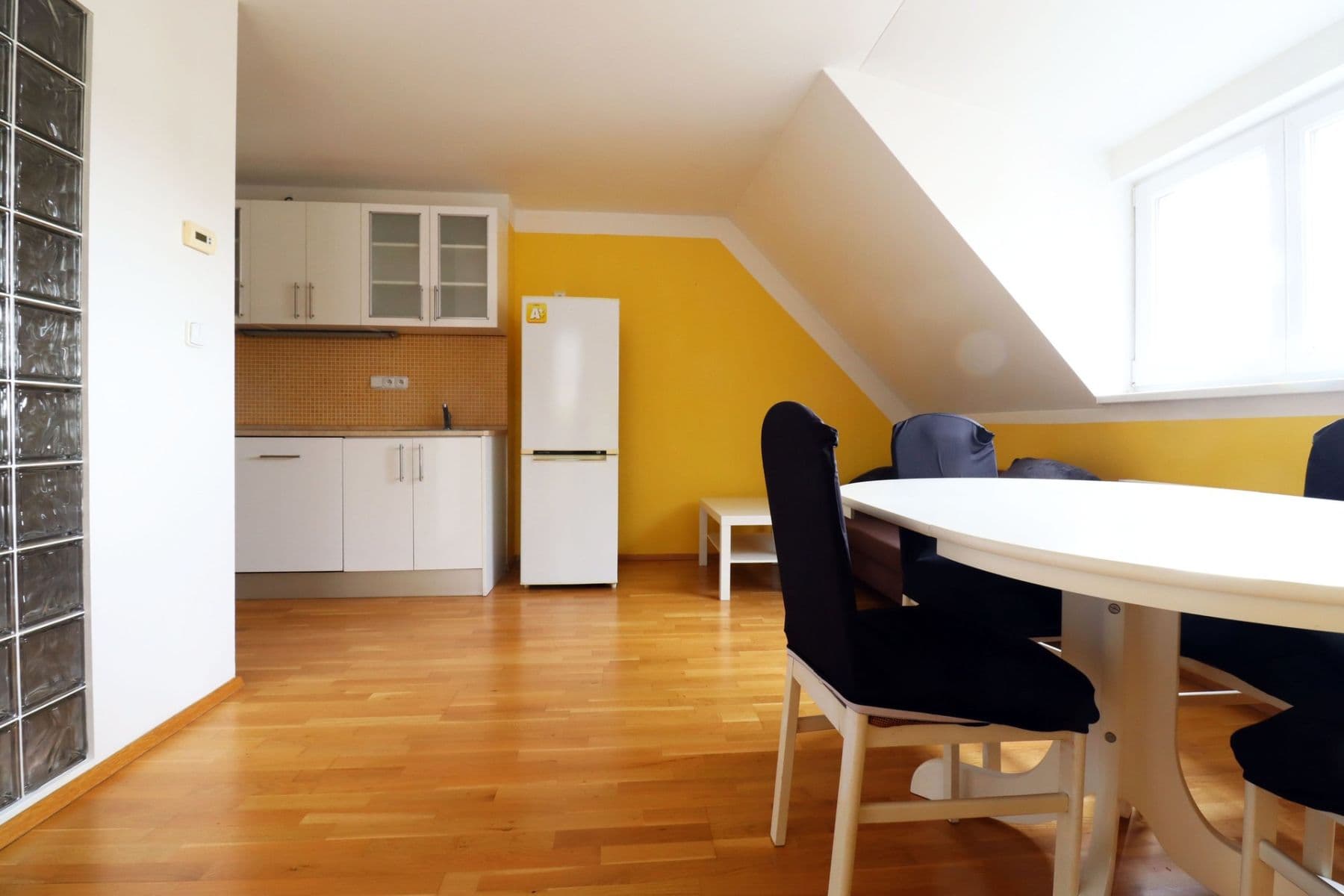 Pronájem bytu 1+kk 46 m², Hradeckých, Praha, Praha Pronájem bytu 1+kk 46 m², Hradeckých, Praha, Praha