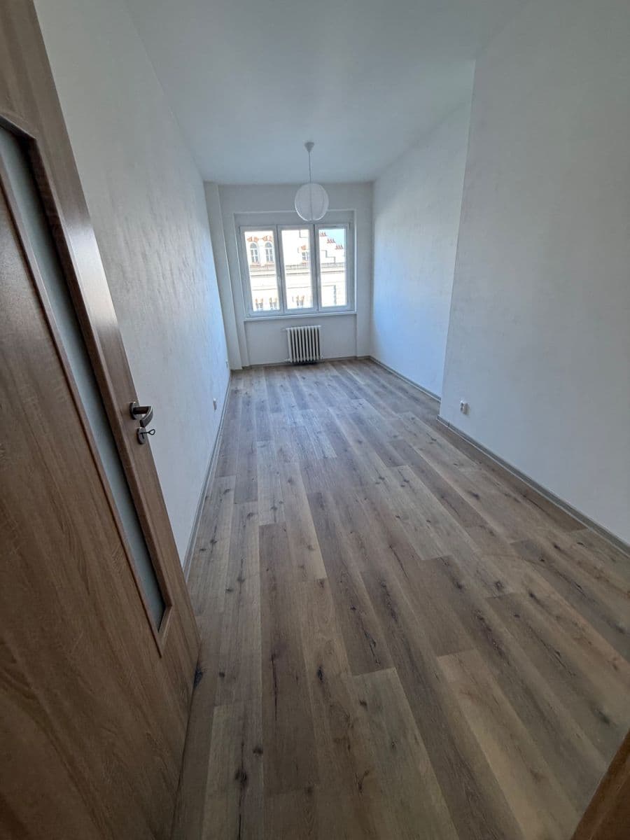 Pronájem bytu 2+kk 54 m², Komunardů, Praha, Praha Pronájem bytu 2+kk 54 m², Komunardů, Praha, Praha
