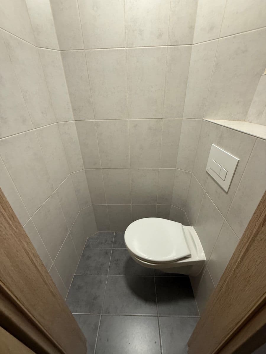 Pronájem bytu 2+kk 54 m², Komunardů, Praha, Praha Pronájem bytu 2+kk 54 m², Komunardů, Praha, Praha