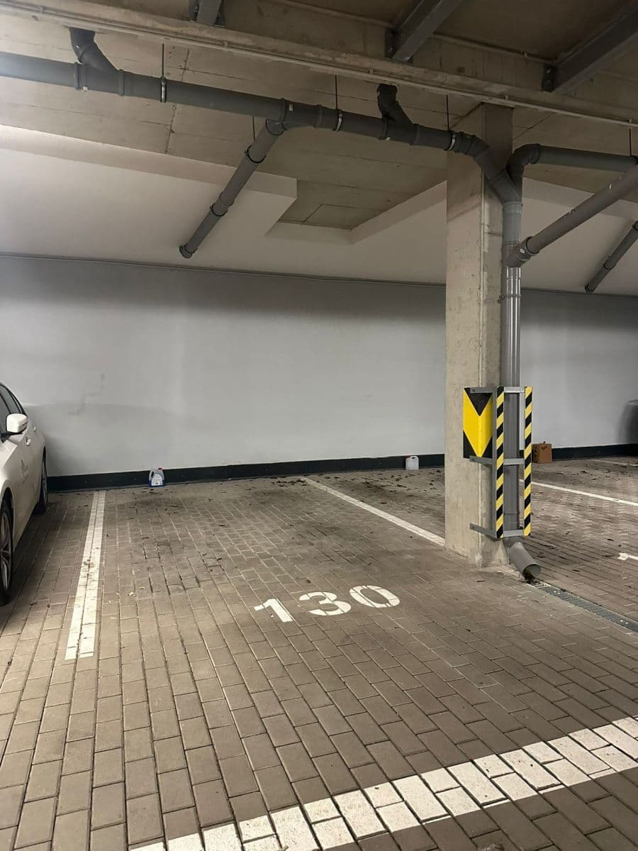 Pronájem garáže 13 m², Honzíkova, Praha, Praha Pronájem garáže 13 m², Honzíkova, Praha, Praha