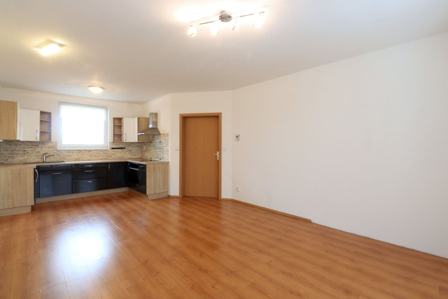 Pronájem bytu 2+kk 50 m², Nad Obcí, Nová Ves, Středočeský kraj Pronájem bytu 2+kk 50 m², Nad Obcí, Nová Ves, Středočeský kraj