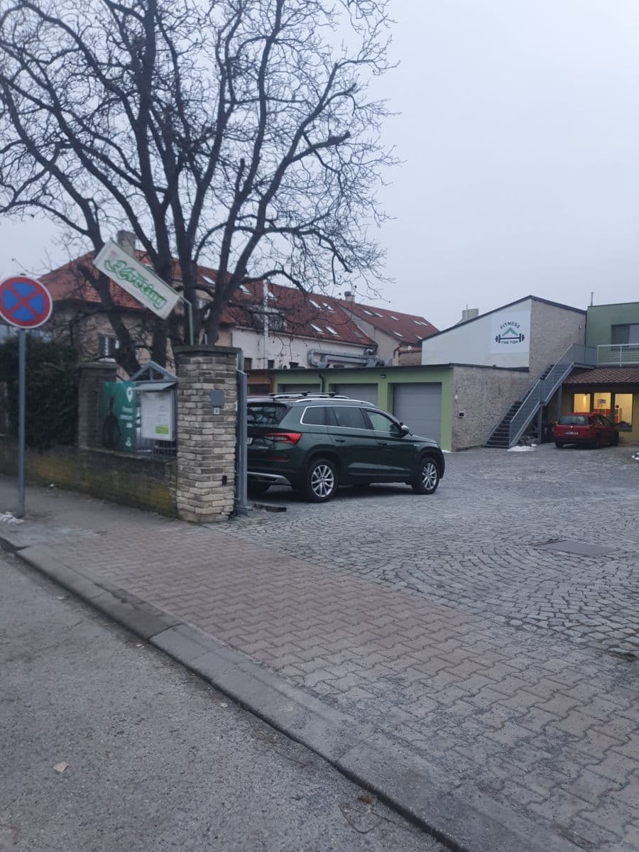 Pronájem garáže 21 m², Mirotická, Praha, Praha Pronájem garáže 21 m², Mirotická, Praha, Praha