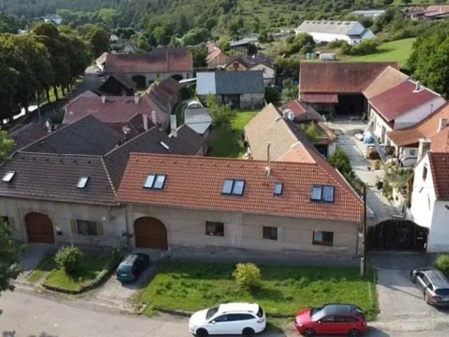 Prodej domu 398 m², pozemek 1.153 m², Hředle, Středočeský kraj Prodej domu 398 m², pozemek 1.153 m², Hředle, Středočeský kraj