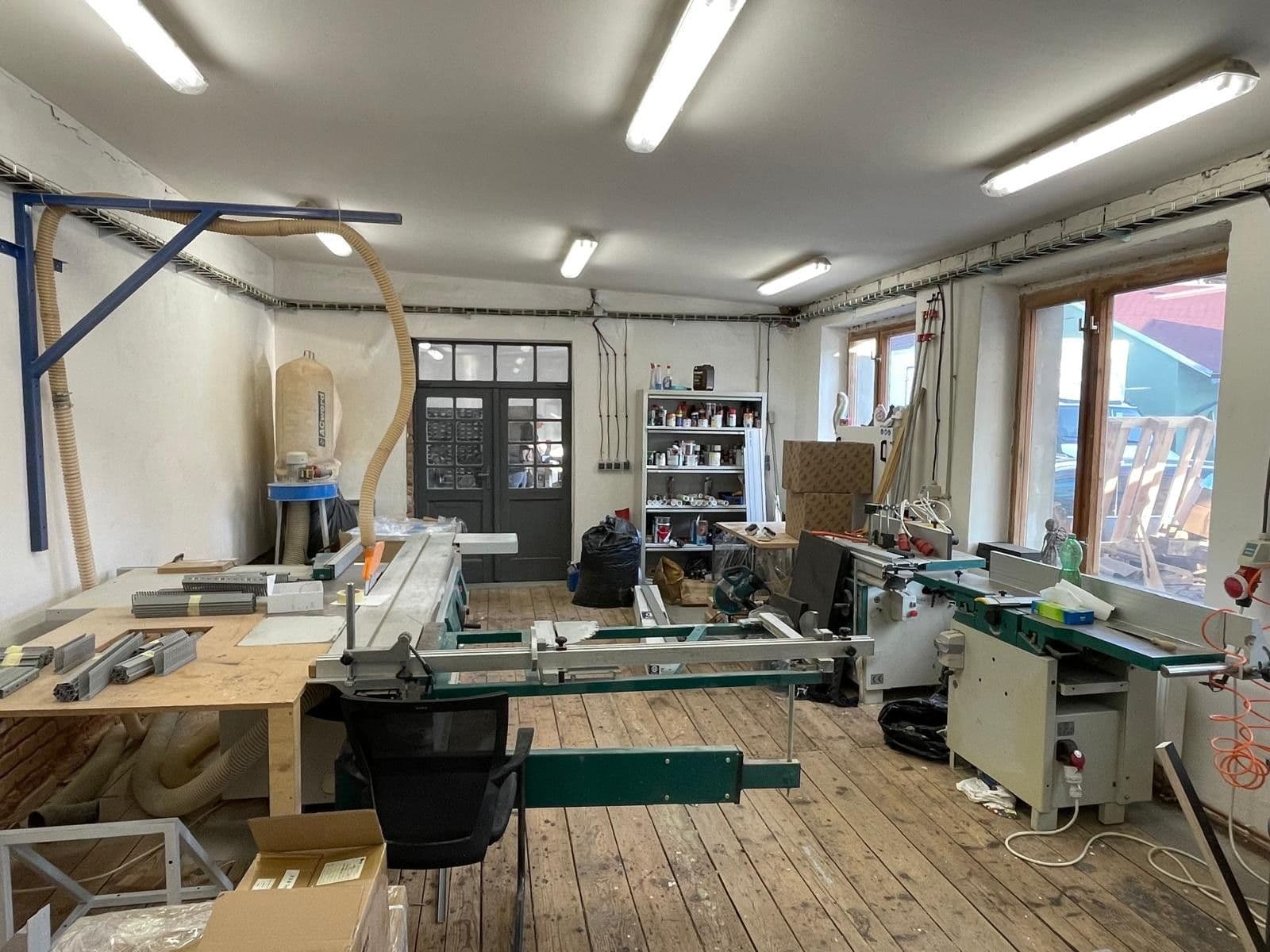 Pronájem nebytového prostoru 200 m², B. Němcové, Veltrusy, Středočeský kraj Pronájem nebytového prostoru 200 m², B. Němcové, Veltrusy, Středočeský kraj