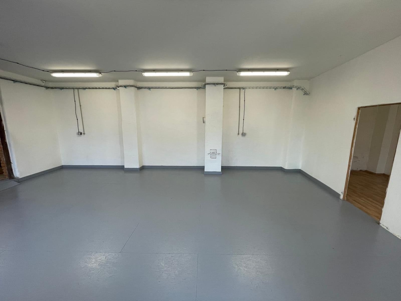 Pronájem nebytového prostoru 200 m², B. Němcové, Veltrusy, Středočeský kraj Pronájem nebytového prostoru 200 m², B. Němcové, Veltrusy, Středočeský kraj